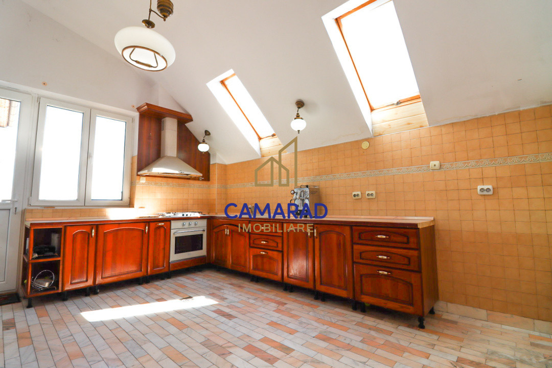 Casă de vânzare cu 12 camere - Piața Iancului/Muncii