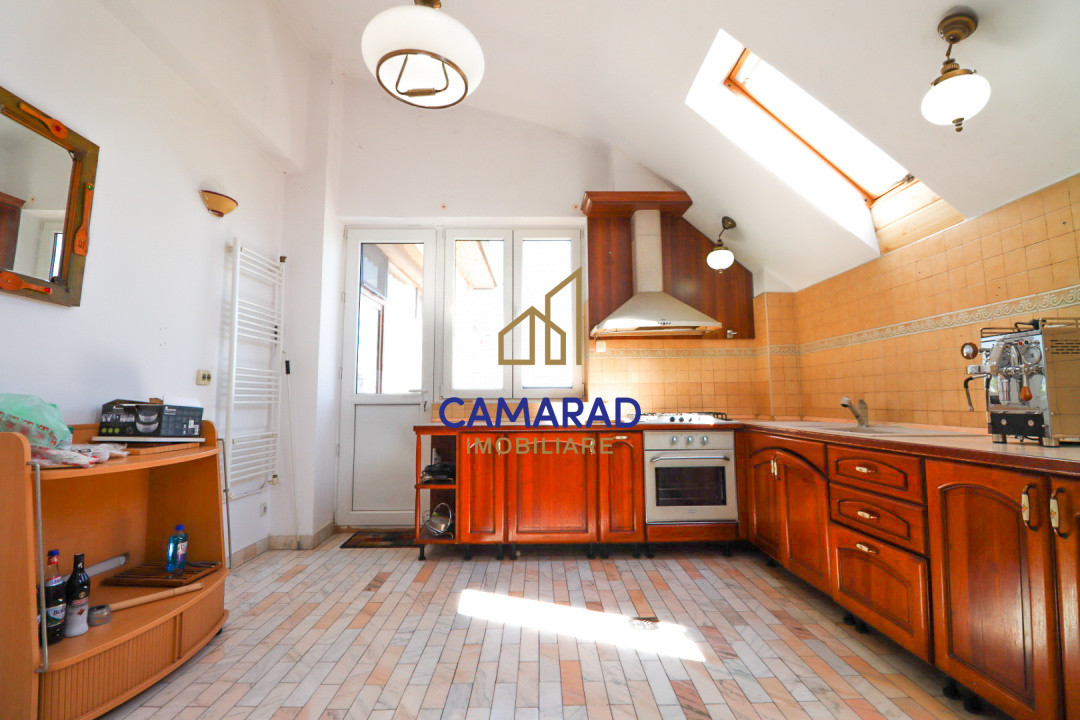 Casă de vânzare cu 12 camere - Piața Iancului/Muncii