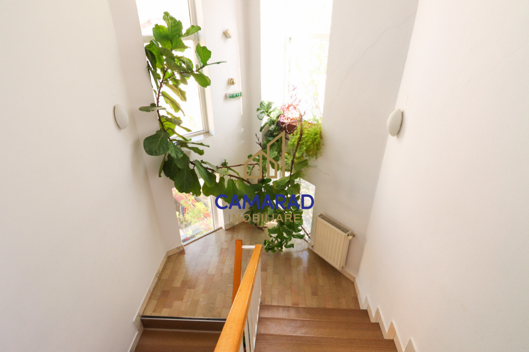 Casă de vânzare cu 12 camere - Piața Iancului/Muncii