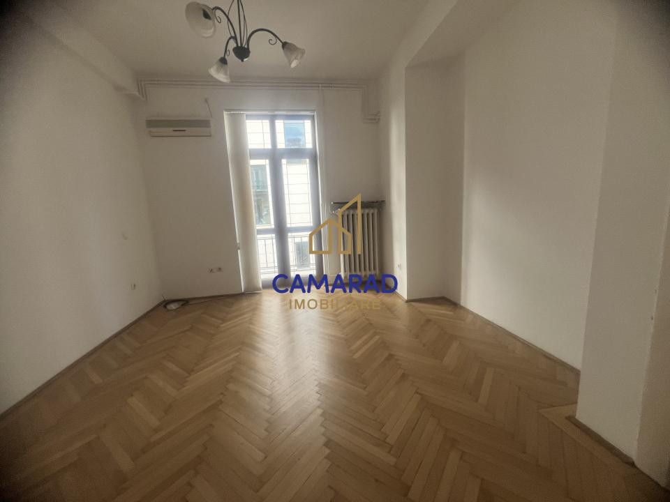 Apartament de închiriat în Piața Victoriei, 115 mp, centrală proprie