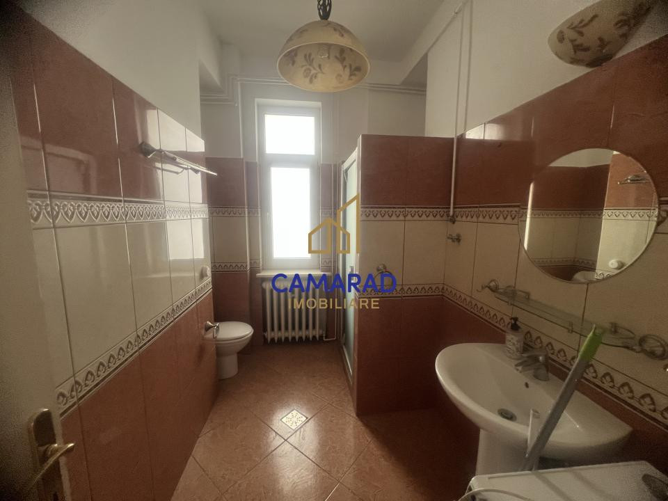 Apartament de închiriat în Piața Victoriei, 115 mp, centrală proprie