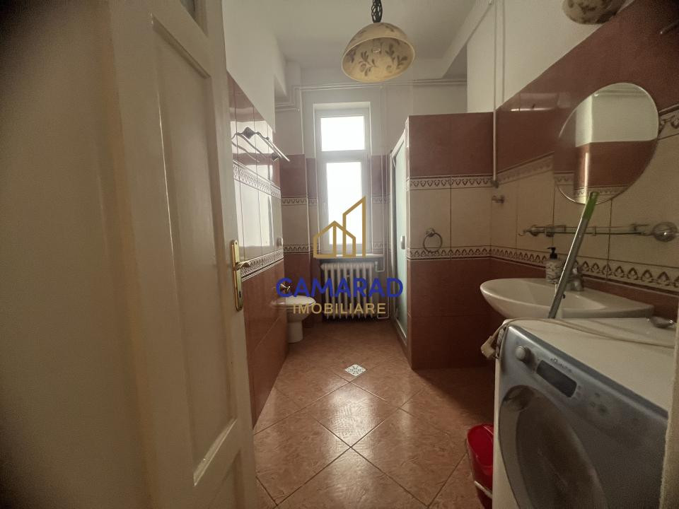 Apartament de închiriat în Piața Victoriei, 115 mp, centrală proprie