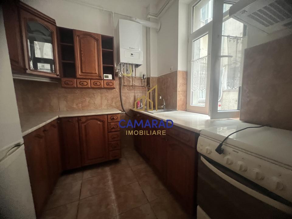 Apartament de închiriat în Piața Victoriei, 115 mp, centrală proprie