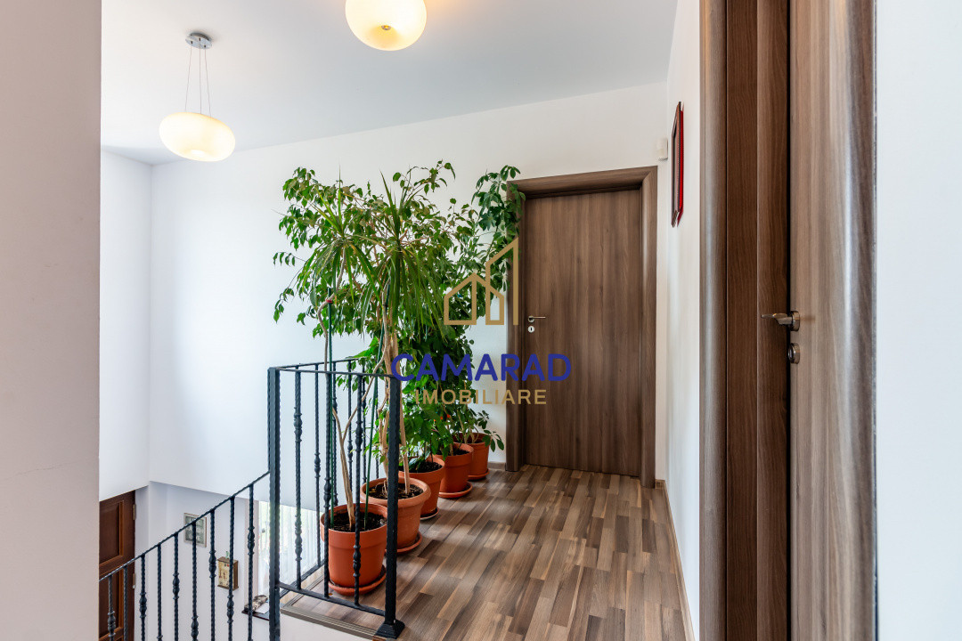 Vilă spatioasa de vânzare – 4 camere + garaj, teren 605mp - Berceni