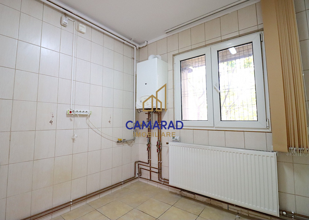 Apartament 3 camere de închiriat - pretabil cabinet/birouri - metrou Crangasi 