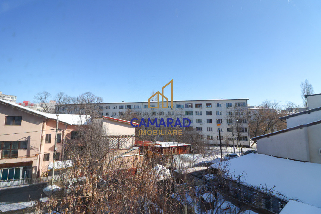 Apartament cu 3 camere de vânzare - Titan - Piata Minis