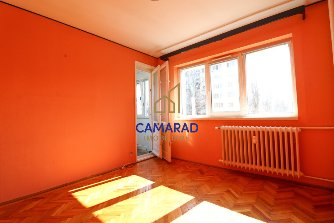 Apartament cu 3 camere de vânzare - Titan - Piata Minis